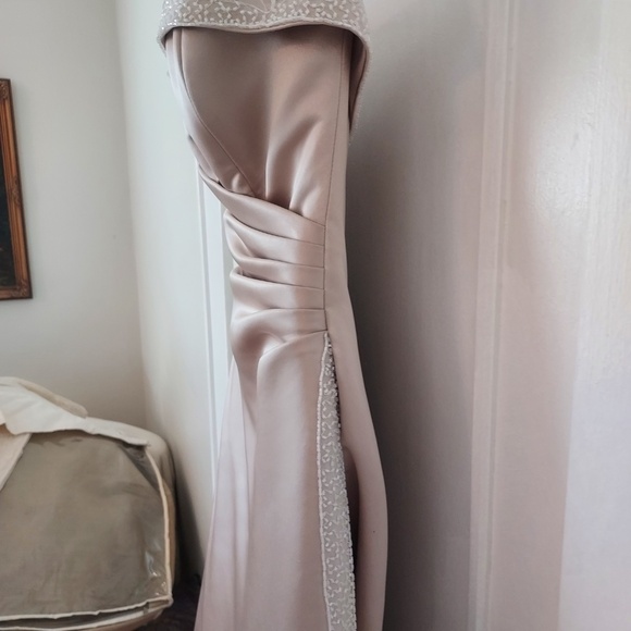 Maggie Sottero Wedding Dress - Picture 9 of 16